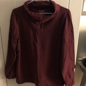 Light weight llbean pull over super soft